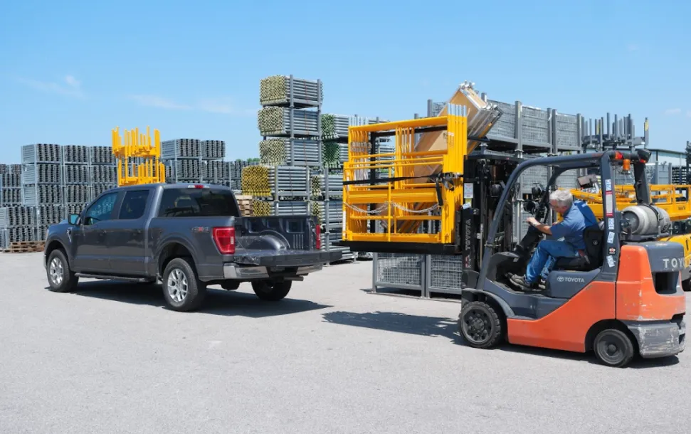 A customer picks up rented scaffolding equipment as it is loaded onto his truck.